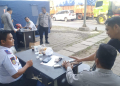 Petugas Dinas Perhubungan Kota Cilegon melakukan pendataan jumlah kendaraan yang melintas di  JLS, Selasa (18/7).
