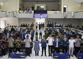 Foto bersama pada seremonial pembukaan Konferwil IPNU Banten di gedung Rapat Paripurna DPRD Lebak