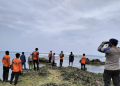 Tampak pencarian pemancing korban tenggelam di laut masih dilakukan tim hingga Senin petang (10/7).