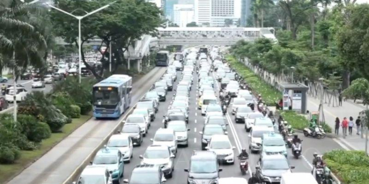 Kurangi Macet, DPRD Minta ASN DKI Diwajibkan Pake Angkutan Umum ...