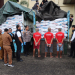 Para tersangka penyelundup pupuk bersubsidi bersama barang bukti.