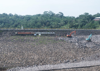 Foto pengerjaan Riprap di Bendungan Sindangheula. (Muflikhah/BantenPos)