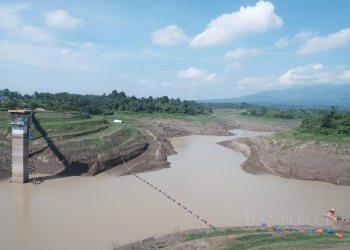 Kondisi bendungan Sindangheula yang surut. Diduga akibat adanya kerusakan pada bendungan tersebu. (Muflikhah/BantenPos)