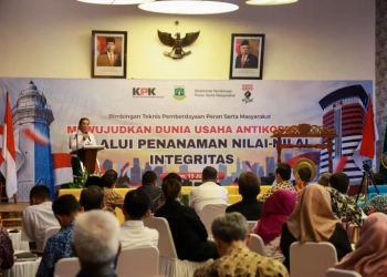 Penjabat Gubernur Banten Al Muktabar membuka Bimbingan Teknis Pemberdayaan Peran Serta Masyarakat dengan tema "Mewujudkan Dunia Usaha Antikorupsi Melalui Penanaman Nilai-nilai Integritas" di Aula Gedung Dinas Pekerjaan Umum Penataan Ruang (PUPR) Provinsi Banten, di Serang, Kamis (13/7/2023). ANTARA/Mulyana
