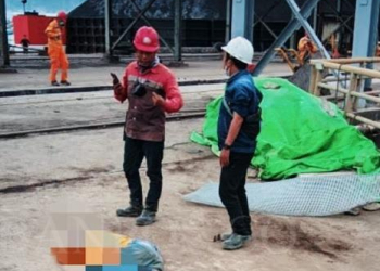 Tampak tempat kejadian laka kerja seorang karyawan jatuh dari ketinggian 5 meter dan tewas, di Dermaga PT Cemindo Gemilang.