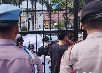 Ratusan Polisi Plus Brimob Diterjunkan Kawal Sidang Revenge Porn