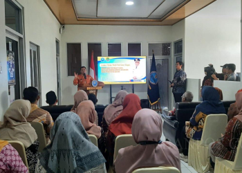 Wakil Walikota Cilegon Sanuji Pentamarta saat menghadiri Rapat Koordinasi Program Intervensi Ketahanan Keluarga Anti Narkoba Menuju Cilegon Bersih Narkoba yang berlangsung di Kantor BNN Kota Cilegon, Kamis (13/7).