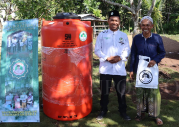 Ganjar Salurkan Bantuan Air
