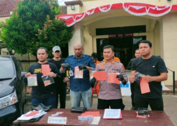 Jajaran Polsek Rangkasbitung berhasil membekuk dua pelaku penipuan dengan modus hipnotis beserta sejumlah barang buktinya.