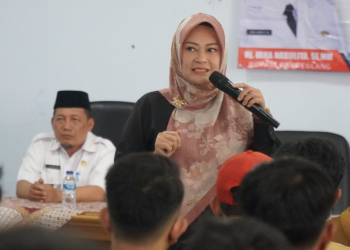 Bupati Pandeglang, Irna Narulita saat memberikan sambutan.