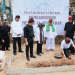 Pj Gubernur Banten, Al Muktabar, tengah meletakan batu pertama pembangunan Masjid yang oleh kasepuhan adat setempat diberi nama 'Al Muktabar', di Kampung Adat Cisungsang Kecamatan Cibeber, Minggu (27/08) kemarin.