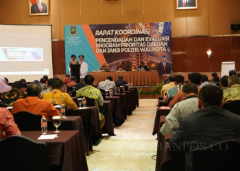 Walikota Cilegon Helldy Agustian saat membuka Rapat Koordinasi Pengendalian dan Evaluasi Program Prioritas Daerah dan Janji Politik Walikota di Ballroom Grand Hotel Preanger, Bandung yang digelar Senin hingga Rabu, 21-23 Agustus 2023.