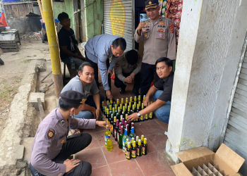 Puluhan Botol Miras Disita dalam Operasi Pekat Maung 2023