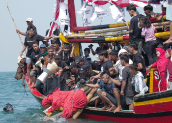 Pelaksanaan Pesta Laut Carita Ganjar