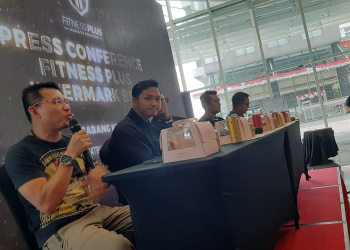 Anang Hermansyah dan putranya Azriel saat konferensi pers di intermark BSD.