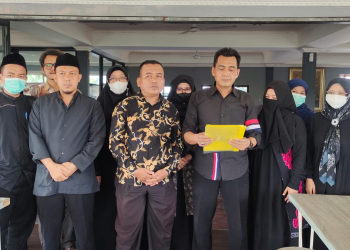 Asosiasi Kepala Sekolah Swasta (Akses) Cilegon saat memberikan keterangan kepada awak media, Kamis (10/8). (LUKMAN HAPIDIN/BANTEN POS)