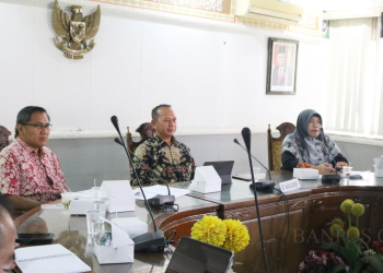 Istimewa // Diskominfosatik Kabupaten Serang Saat menggelar Bimtek pengelolaan TIK di Aula KH. Syam’un Setda Kabupaten Serang.