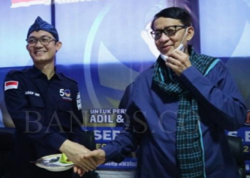 Tampak Ketua Dewan Pimpinan Wilayah (DPW) Partai Nasdem Provinsi Banten Wahidin Halim (WH) meresmikan posko pemenangan Anies Baswedan di Kampung Kapugeran RT 02/RW 02, Rangkasbitung Barat, Kecamatan Rangkasbitung, Selasa (29/08).