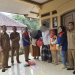 Ketua Kawan PMI Lebak mendampingi Dinsos Lebak mengunjungi kediaman keluarga T di Kecamatan Maja