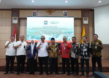 LUKMAN HAPIDIN/BANTEN POS
MoU tentang penyelenggaraan Laboratorium Manajemen Resiko dan Peningkatan Kapabilitas APIP yang dilakukan oleh Walikota Cilegon Helldy Agustian dan Deputi Kepala BPKP RI Bidang Pengawasan Penyelenggaraan Keuangan Daerah (PPKD) Raden Suhartono di Aula Setda II Pemkot Cilegon, Rabu (20/9).