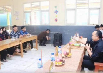 Gelaran latihan kepemimpinan yang diselenggarakan Forum Keluarga Mahasiswa Cigemblong (FKMC). Giat ini dihadiri Wakil Bupati Lebak, Ade Sumardi, Sabtu (09/09). Bertempat di SDN Desa Peucangpari, Cigemblong.