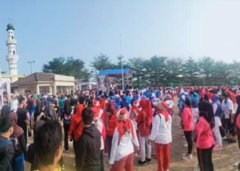 Bupati Lebak bersama ribuan warga malingping antusias mengikuti giat senam massal pada
pelaksanaan Hari Olahraga Nasional (Haornas) Tahun 2023, yang dilaksanakan di Alun-alun Malingping,
Minggu (17/9).