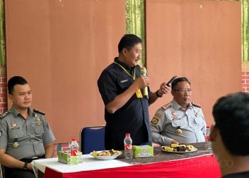 LUKMAN HAPIDIN/BANTEN POS Kepala DPK Kota Cilegon Ismatullah saat mendatangi Lapas Cilegon, Senin (11/9).