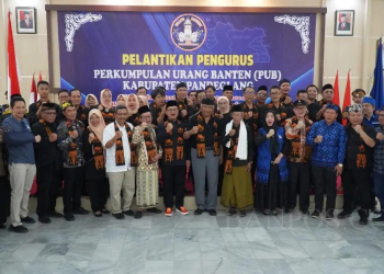 Ketua Umum PUB, Taufiequrachman Ruki foto bersama pengurus PUN Pandeglang.