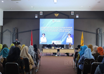 LUKMAN HAPIDIN/BANTEN POS
DP3AP2KB Kota Cilegon saat melaksanakan kegiatan Pembinaan Pengelolaan Dapur Sehat Atasi Stunting (Dahsyat), di Aula Dinas Kominfo Kota Cilegon, Jumat (22/9).