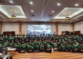LUKMAN HAPIDIN/BANTEN POS
Suasana wisuda XVI Politeknik Piksi Input Serang yang di gelar di The Royale Krakatau Hotel Kota Cilegon, Rabu (6/9).