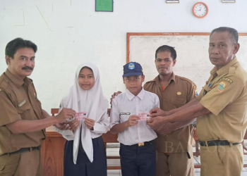 Pelayanan keliling KIA oleh Disdukcapil Lebak ke berbagai SMP