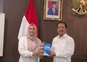 Bupati Pandeglang, Irna Narulita saat menemui Menteri Kelautan dan Perikanan RI, Sakti Wahyu Trenggono.