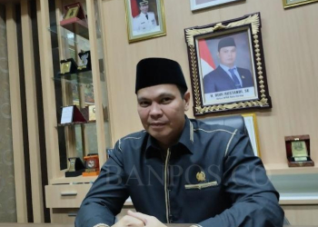 Ketua DPW PKS Provinsi Banten Gembong R Sumedi saat memberikan keterangan pada Minggu (10/9)