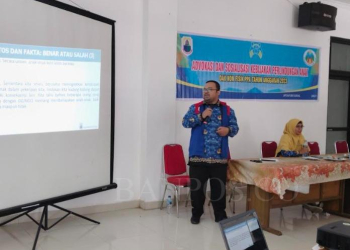 Pekerja Sosial Dinsos Lebak, Guruh Hardiansyah, sedang memberikan sosialisasi terkait kasus TPPO