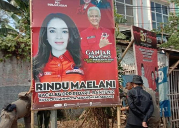 KPU, Bawaslu dan Satpol PP Melakukan Penertiban APK Caleg Di Jalan Protokol, Kamis (21/9)