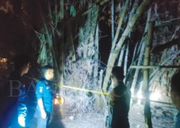 Petugas BPBD dan Polsek Panongan saat meninjau lokasi semburan lumpur dan gas. https://tangerangkab.go.id/detail-berita/9771