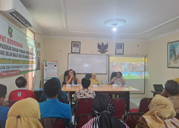 LUKMAN HAPIDIN/BANTEN POS
DKPP Kota Cilegon menggelar Rapat Koordinasi Pemantauan Harga dan Pasokan Bahan Pokok Menjelang HBKN di Aula DKPP Kota Cilegon, Senin (25/9).