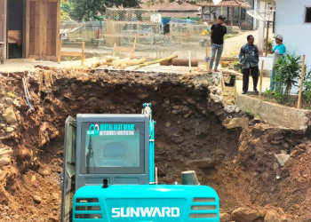 Jembatan Cukang Panjang saat dilakukan pembongkaran dan galian.
