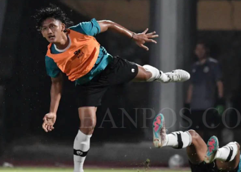 Bek Persija Jakarta, Akbar Arjunsyah siap mengevaluasi diri dan berusaha lebih keras unjuk prestasi usai namanya dicoret Shin Tae yong dalam skuad Timnas U-23.