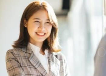 Seorang perempuan di China membuat geger media sosial setelah kasusnya makan gaji buta (magabut) tersebar luas. Guan Yue