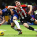 Pesepak bola Chelsea Conor Gallagher merebut bola dari pemain Brentford Nathan
Collins dalam laga Liga Inggris di Stamford Bridge, London, Inggris, Sabtu (28/10/2023). Brentford
menang dengan skor 2-0. ANTARA FOTO/REUTERS/Hannah Mckay/foc.
