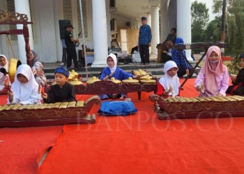 Anak-anak usia sekolah dasar pada acara Rabegan program Paguyuban Pasundan
Wilayah Provinsi Banten.
