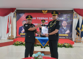 LUKMAN HAPIDIN/BANTEN POS Lapas Kelas IIA Cilegon menggelar acara penuh haru saat Sertijab dan pisah sambut kepemimpinan Kalapas yang baru dan lama, Rabu (25/10).