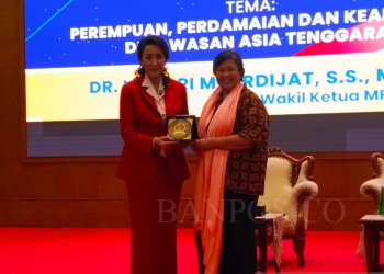 Wakil Ketua MPR RI Lestari Moerdijat setelah melakukan Sosialisasi Empat Konsensus Kebangsaan bertema Perempuan, Perdamaian dan Keamanan di Kawasan Asia Tenggara di depan para anggota Kongres Wanita Indonesia (Kowani) di sela kunjungan peserta ASEAN Confederation Of Woman's Organization (ACWO) Forum di Gedung Nusantara 4, Kompleks Parlemen, Rabu (25/10/2023). (ANTARA/HO-MPR RI)