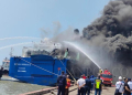 LUKMAN HAPIDIN/BANTEN POS
Kapal Penyeberangan KMP Mutiara Berkah I terbakar di Pelabuhan Indah Kiat, Kecamatan Pulomerak, Kota Cilegon, Rabu (6/9) lalu.