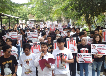 Ratusan pemuda yang tergabung dalam Muda Banten Kreatif mendeklarasikan dukungan untuk Gibran maju sebagai Cawapres di Pilpres 2024 pada Selasa (11/10)