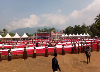 Bendera Sepanjang 1001 Meter Dibentangkan Di Kabupaten Pandeglang