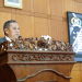LUKMAN HAPIDIN/BANTEN POS Ketua Harian Banggar DPRD Kota Cilegon, Subhi S Mahad saat menyetujui penetapan Raperda menjadi Perda APBD Perubahan 2023.
