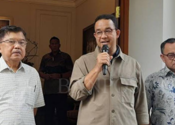 Bakal Capres Anies Baswedan (tengah) mengunjungi rumah Jusuf Kalla (kiri). Ikut dalam kunjungan itu, Sudirman Said. (Foto: Antara)