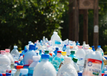 Ilustrasi kemasan air minum sekali pakai